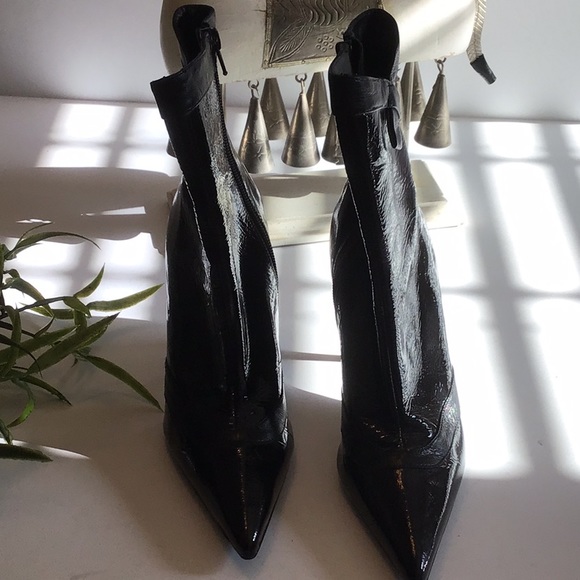 😍SOLD♥️♥️Sexy BCBG PARIS 4” ankle boots😍 - Picture 3 of 7